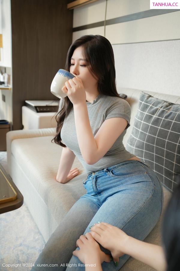 白茹雪  [XiuRen]高清写真图 2024.06.17 No.8711 白茹雪abby 美腿丝袜第17张图片